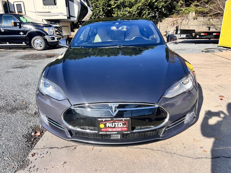 Tesla Model S Vehicle Image 02