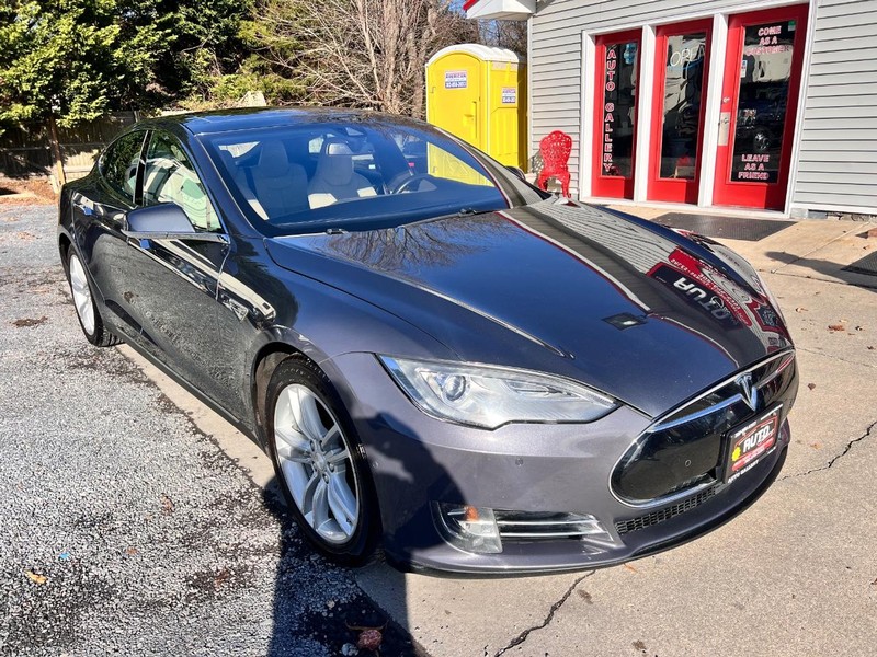 Tesla Model S Vehicle Image 03