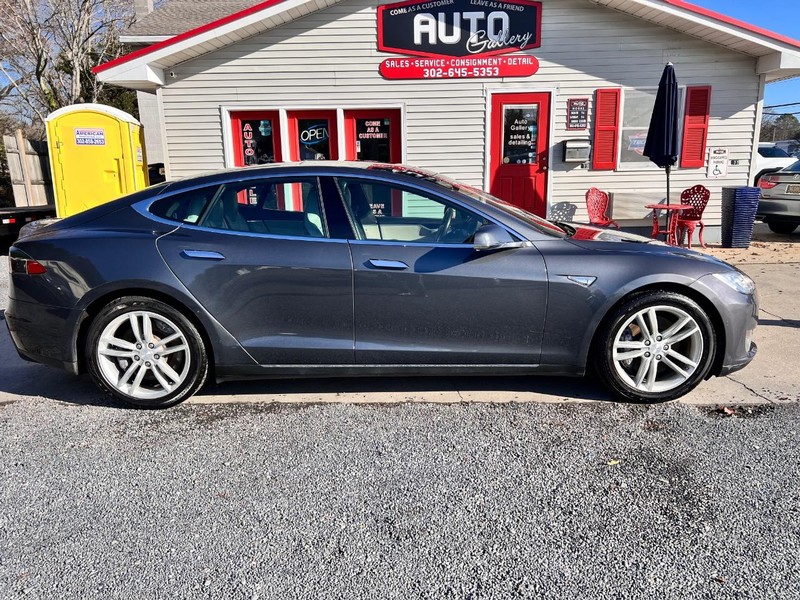 Tesla Model S Vehicle Image 04