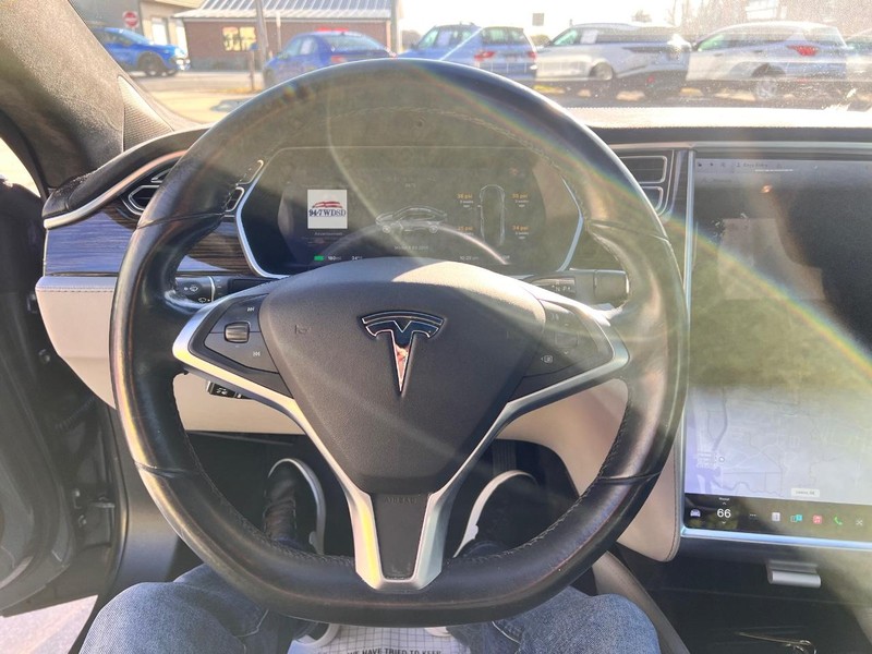 Tesla Model S Vehicle Image 10