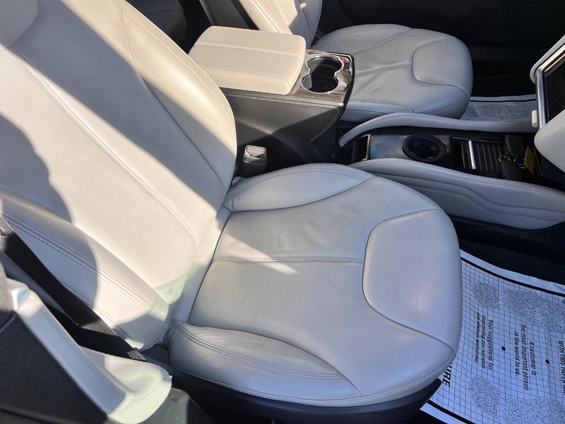 Tesla Model S Vehicle Image 17