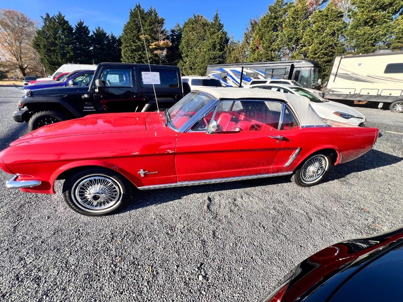 Ford Mustang Vehicle Image 08