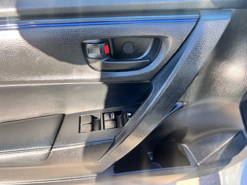 Toyota Corolla Vehicle Image 09