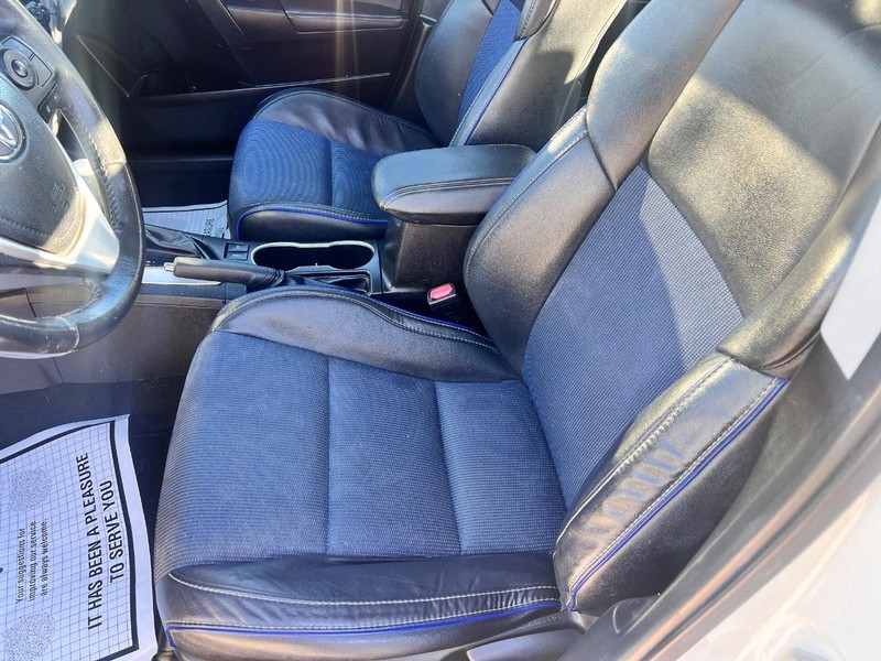 Toyota Corolla Vehicle Image 13