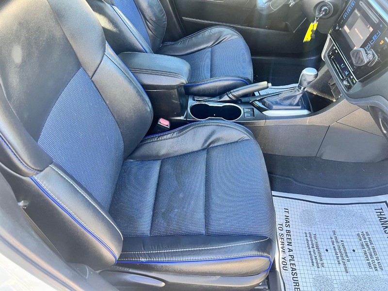 Toyota Corolla Vehicle Image 16