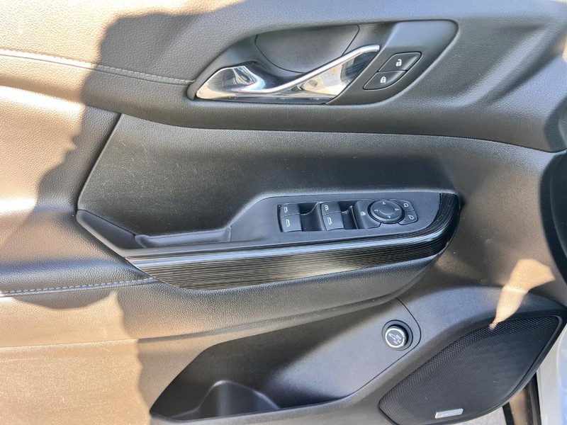 GMC Acadia Vehicle Image 09