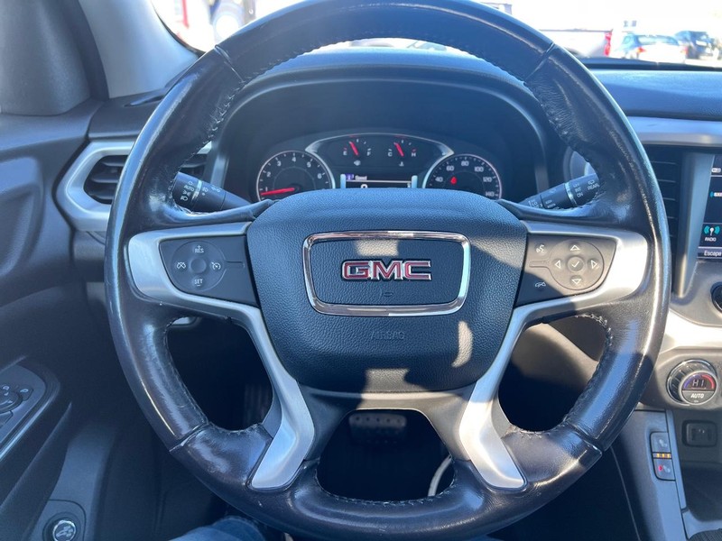 GMC Acadia Vehicle Image 10