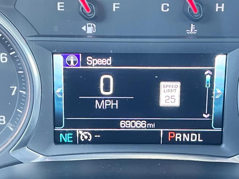 GMC Acadia Vehicle Image 11