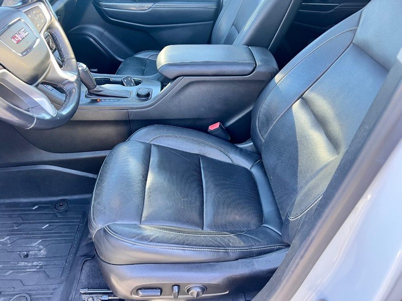 GMC Acadia Vehicle Image 16