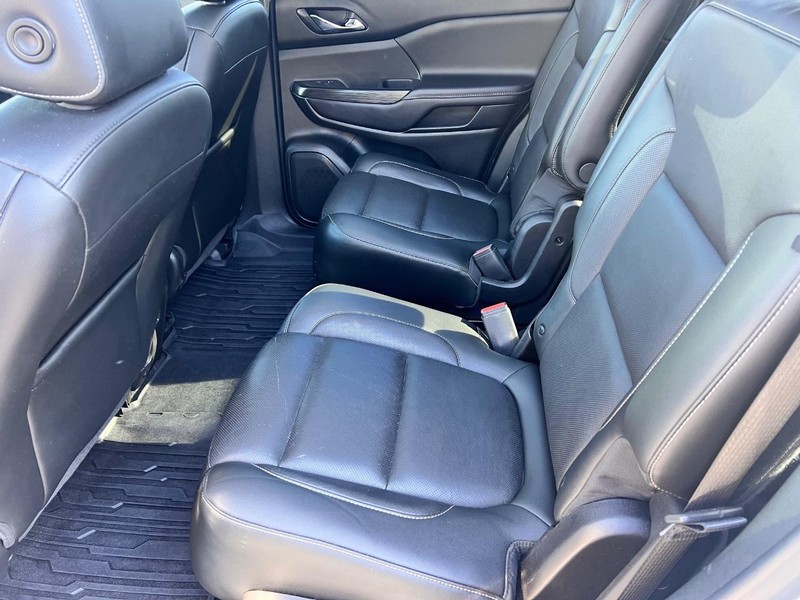 GMC Acadia Vehicle Image 17