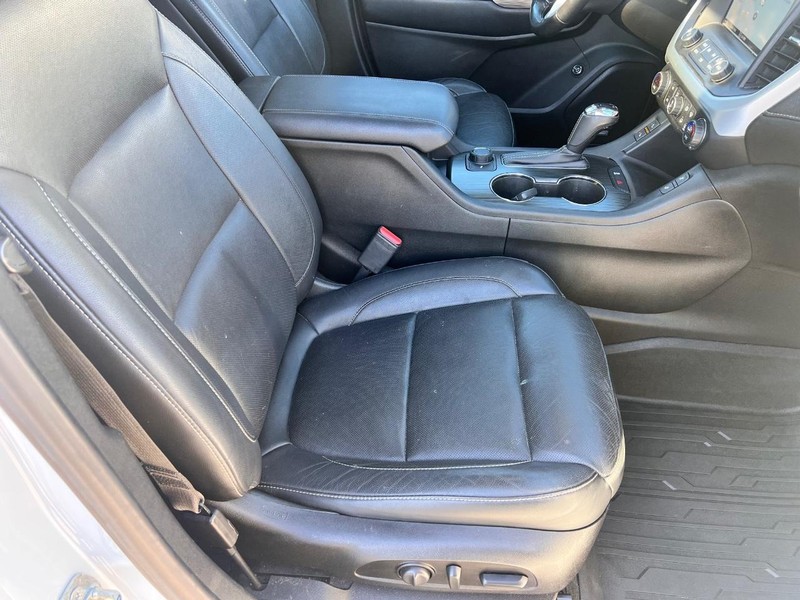 GMC Acadia Vehicle Image 20