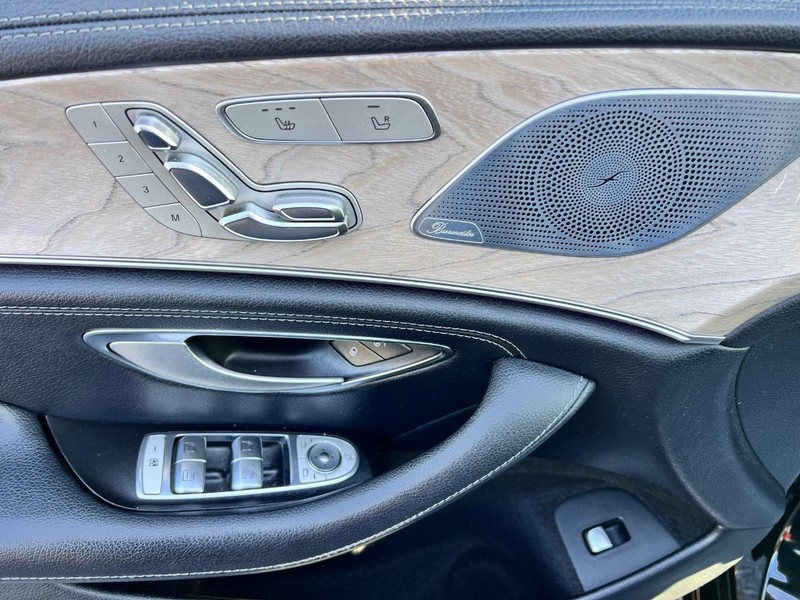 Mercedes-Benz CLS Vehicle Image 09