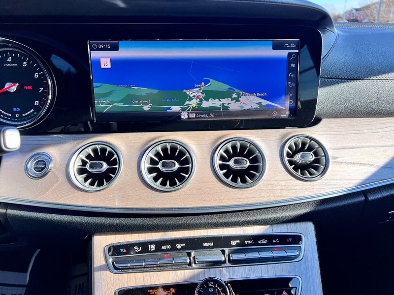 Mercedes-Benz CLS Vehicle Image 11