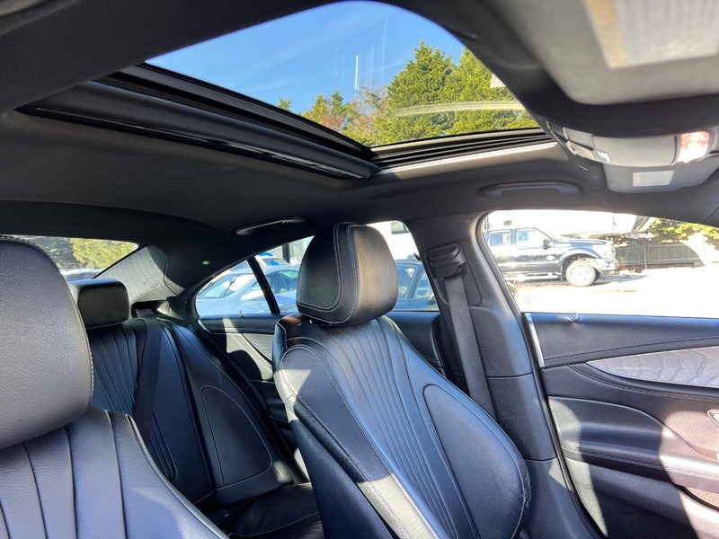 Mercedes-Benz CLS Vehicle Image 18