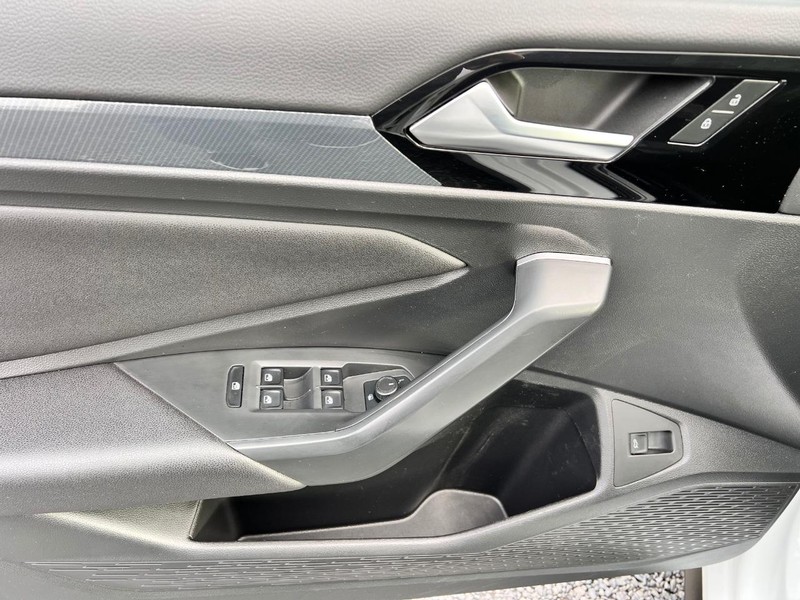 Volkswagen Jetta Vehicle Image 09