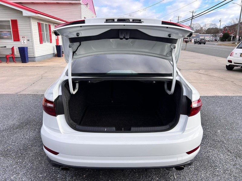 Volkswagen Jetta Vehicle Image 17