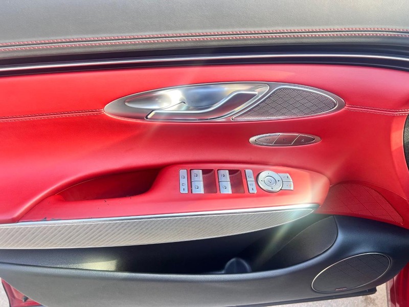 Genesis GV70 Vehicle Image 09