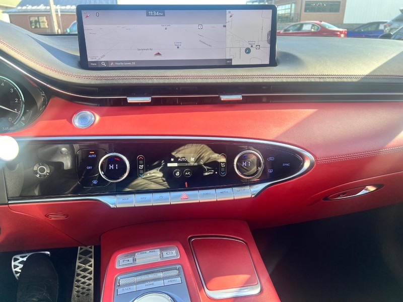 Genesis GV70 Vehicle Image 14