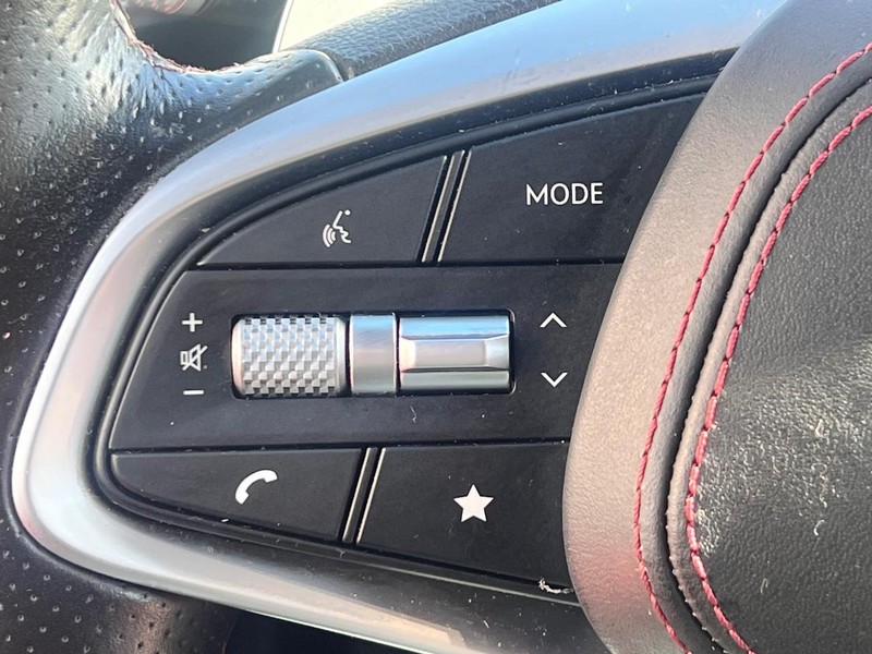 Genesis GV70 Vehicle Image 15