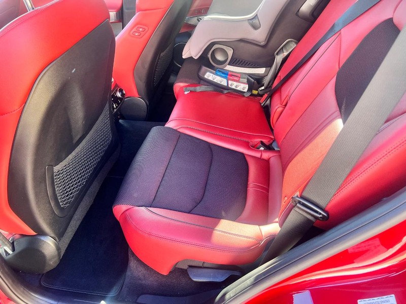 Genesis GV70 Vehicle Image 18