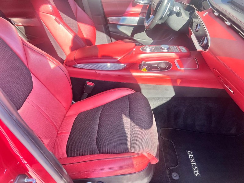 Genesis GV70 Vehicle Image 20