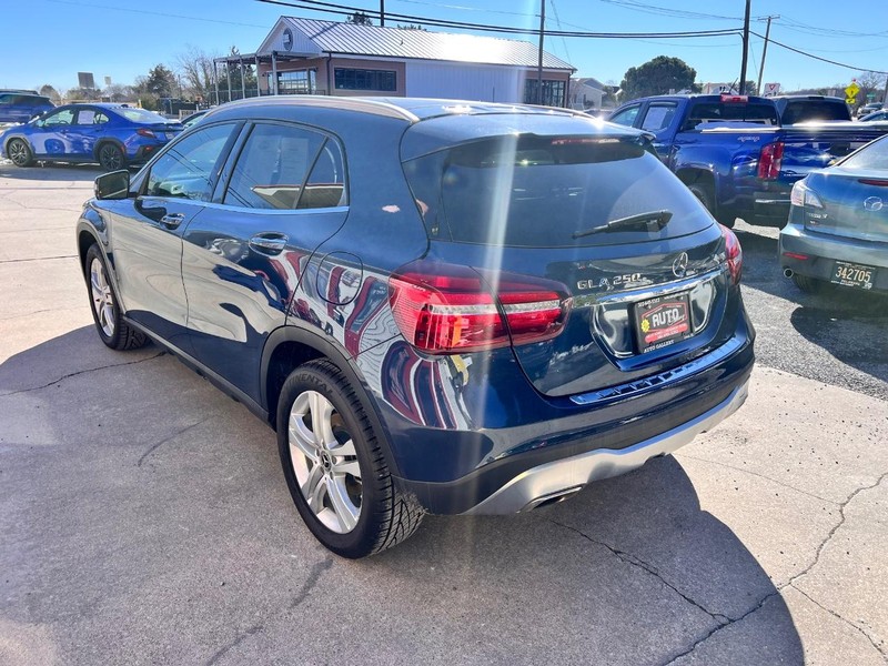 Mercedes-Benz GLA Vehicle Image 07