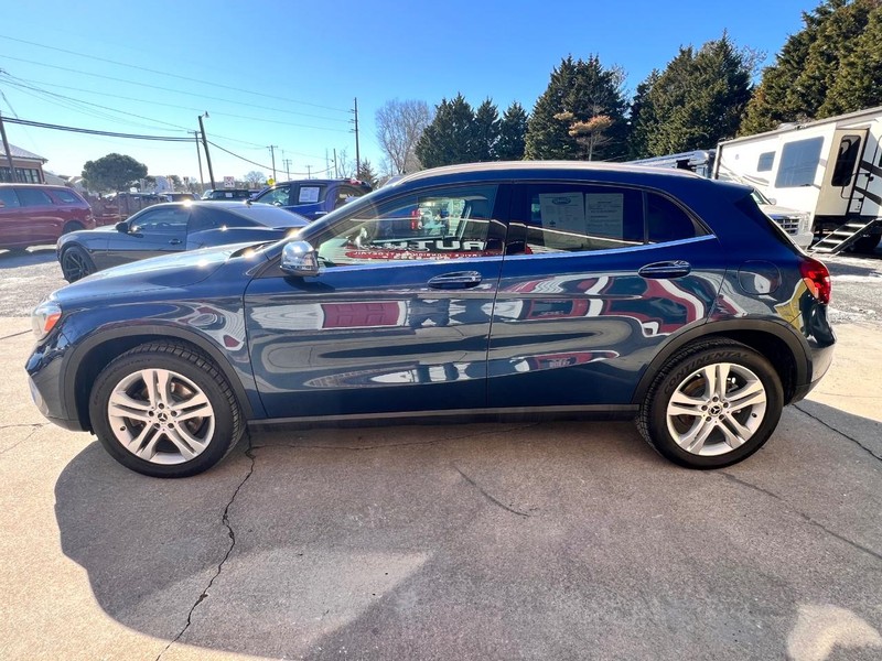 Mercedes-Benz GLA Vehicle Image 08