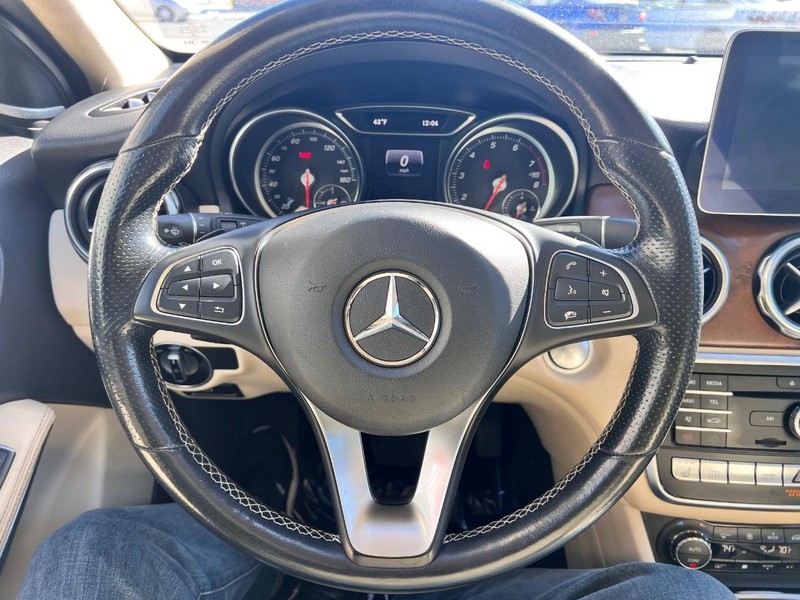 Mercedes-Benz GLA Vehicle Image 09