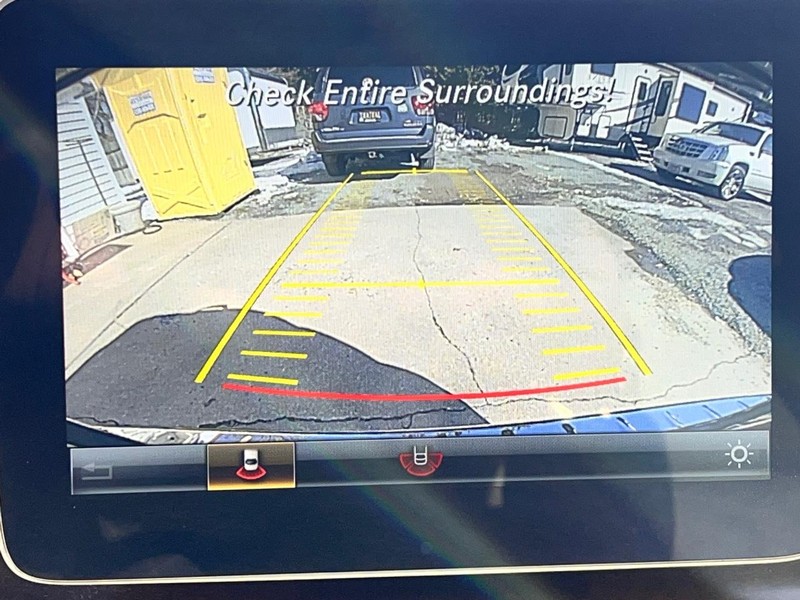 Mercedes-Benz GLA Vehicle Image 12