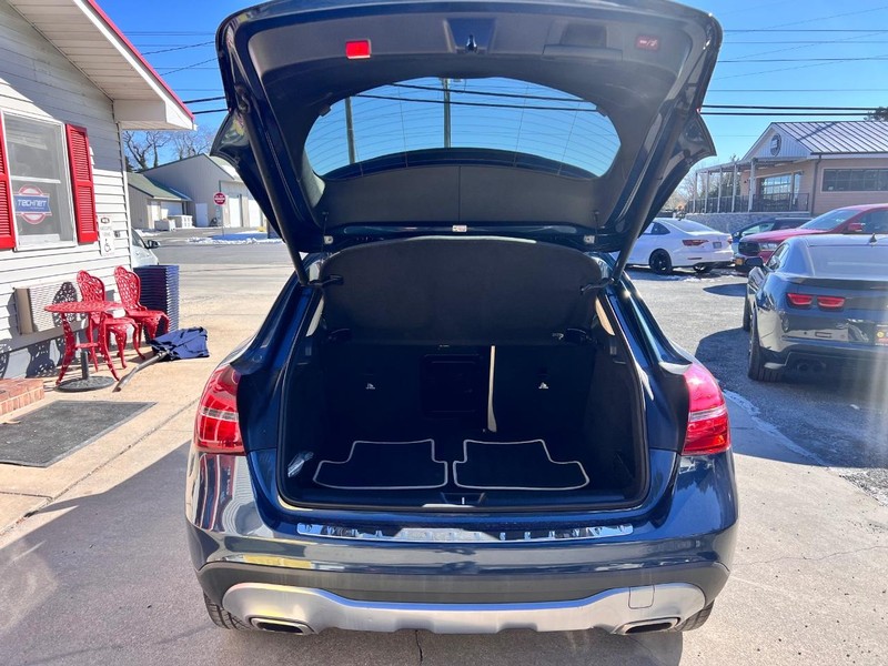 Mercedes-Benz GLA Vehicle Image 15