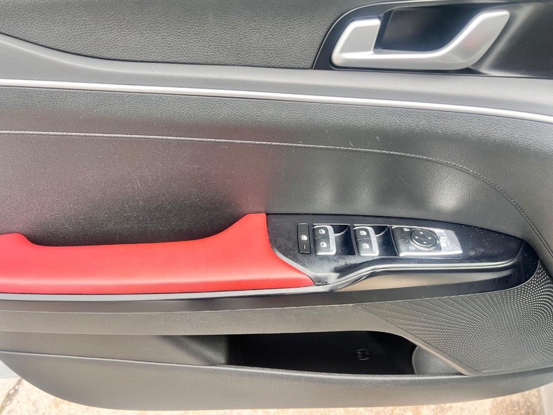 Kia K5 Vehicle Image 09