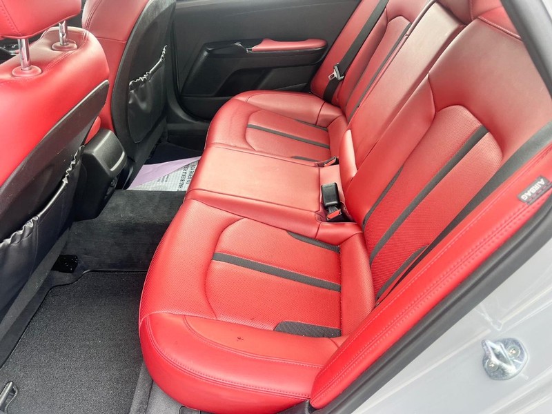 Kia K5 Vehicle Image 13