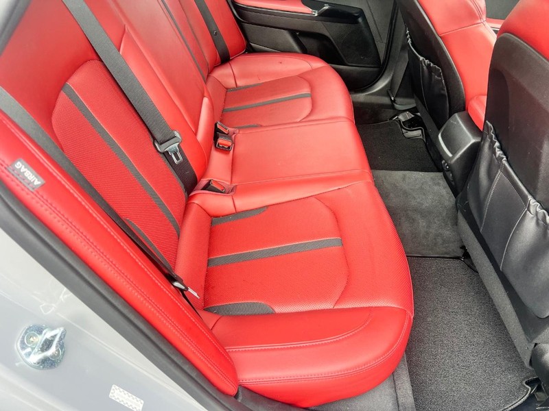 Kia K5 Vehicle Image 14