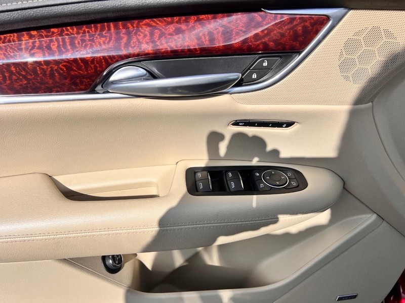 Cadillac XT5 Vehicle Image 09