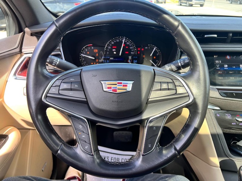 Cadillac XT5 Vehicle Image 10