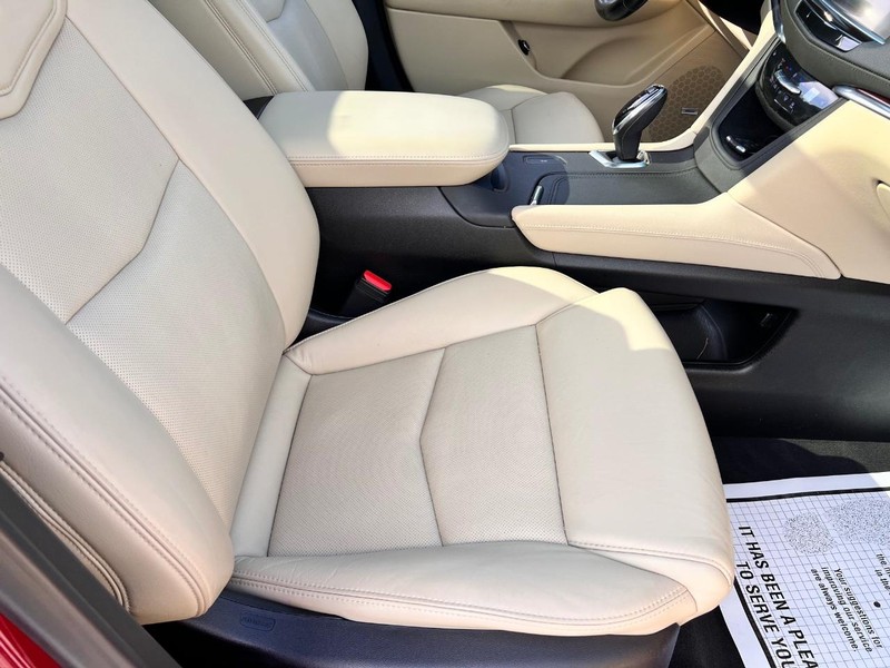 Cadillac XT5 Vehicle Image 16