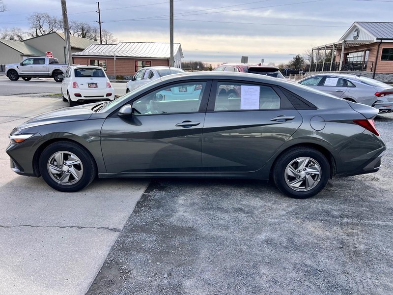 Hyundai Elantra Vehicle Image 08