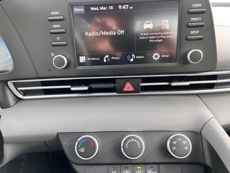 Hyundai Elantra Vehicle Image 12