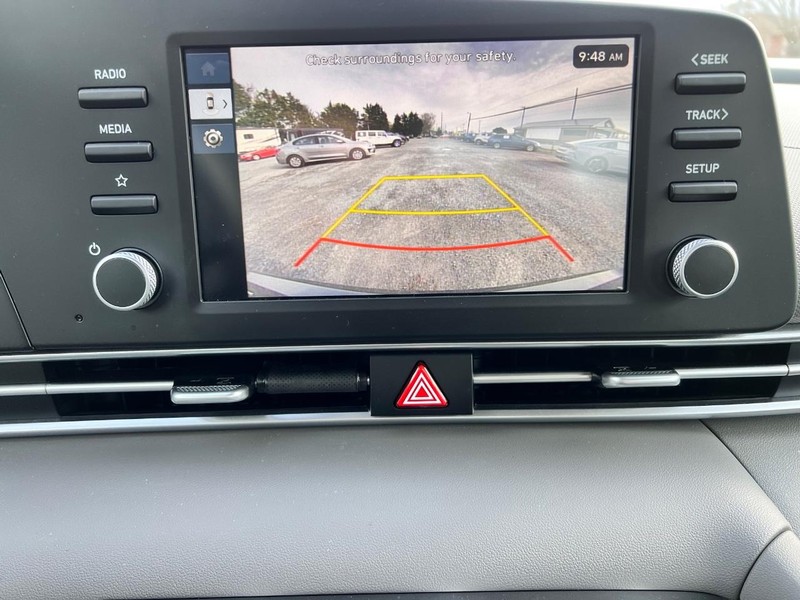 Hyundai Elantra Vehicle Image 13