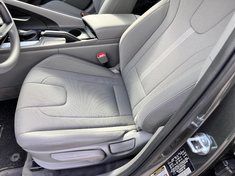 Hyundai Elantra Vehicle Image 14