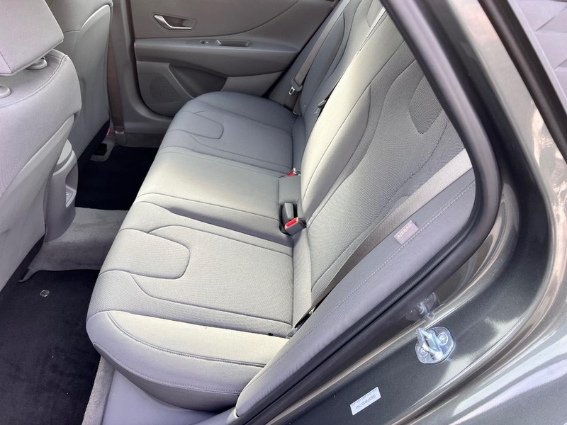 Hyundai Elantra Vehicle Image 15