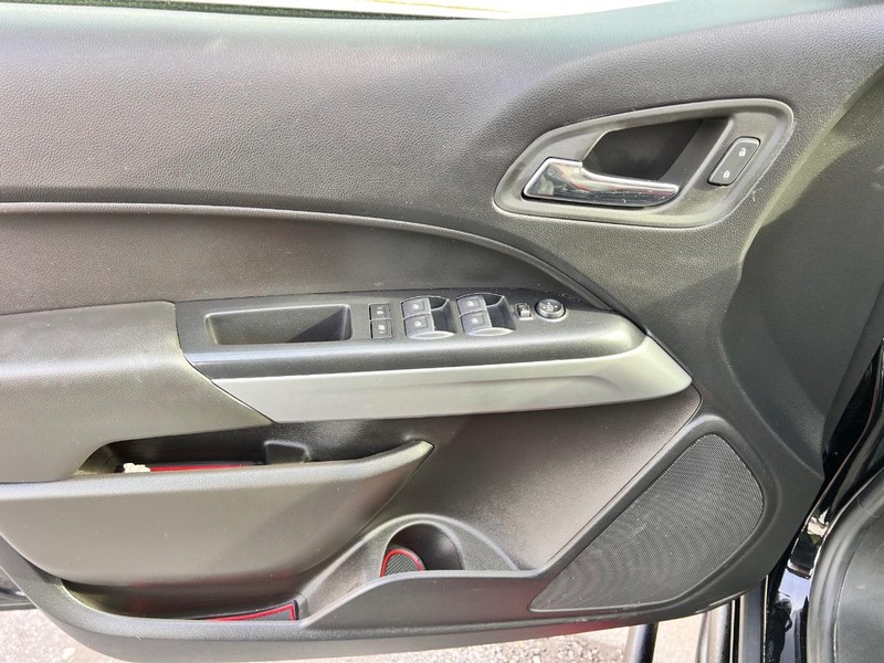 Chevrolet Colorado Vehicle Image 09