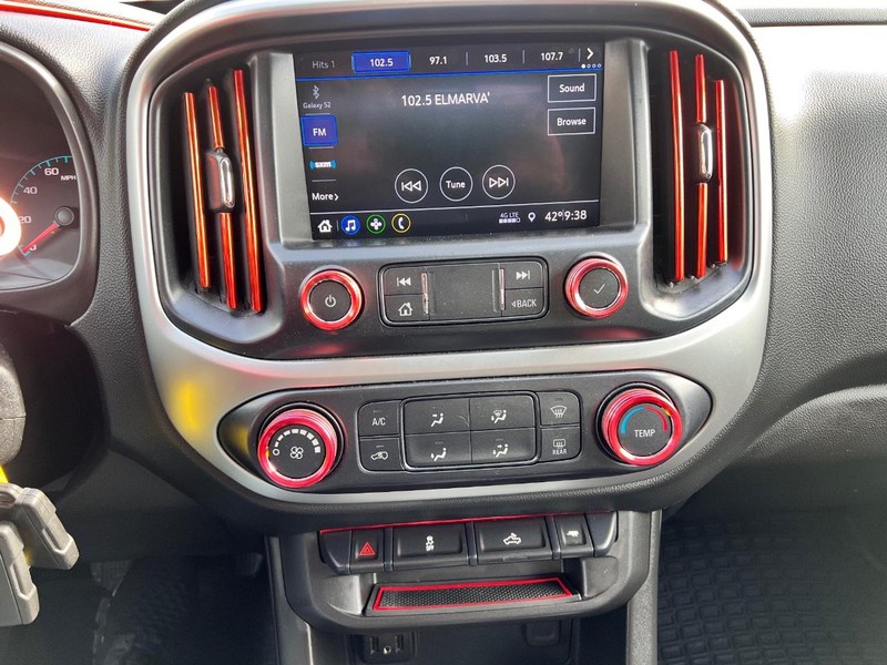 Chevrolet Colorado Vehicle Image 12