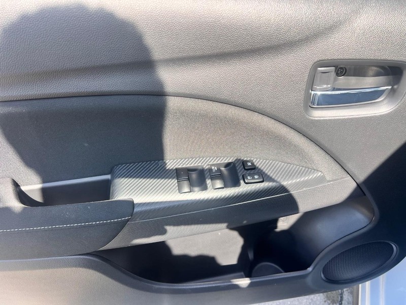 Mitsubishi Mirage Vehicle Image 09