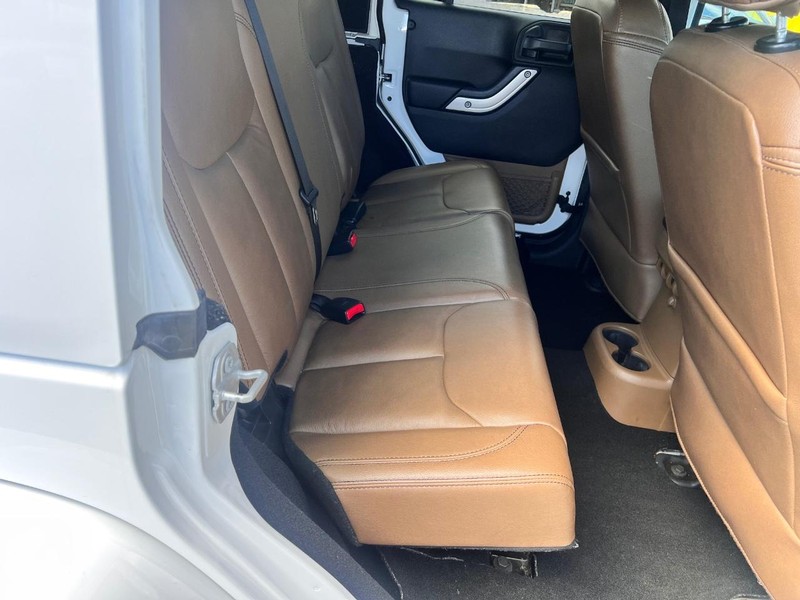 2018 Jeep Wrangler JK Unlimited Sahara - Photo 15