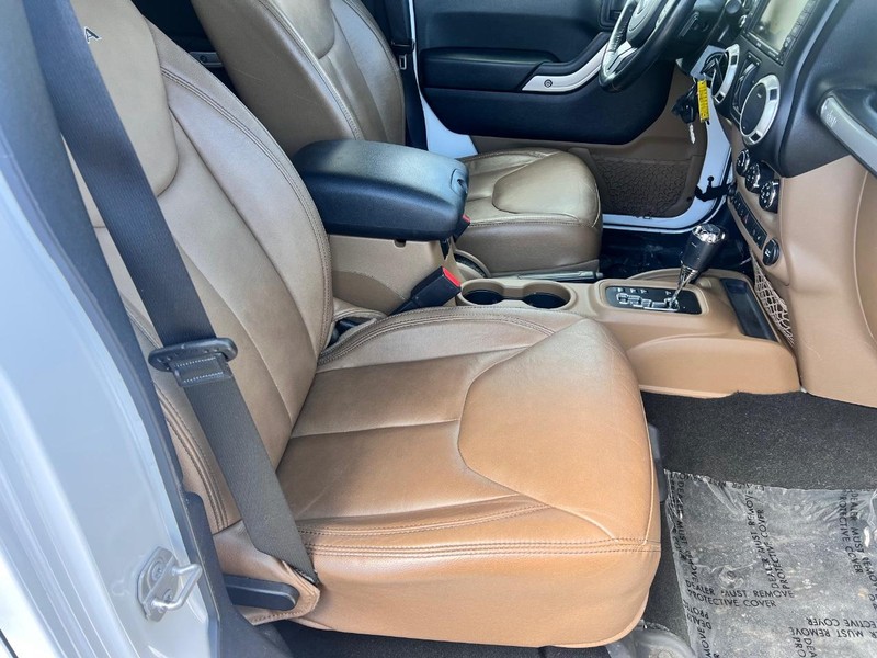 2018 Jeep Wrangler JK Unlimited Sahara - Photo 16