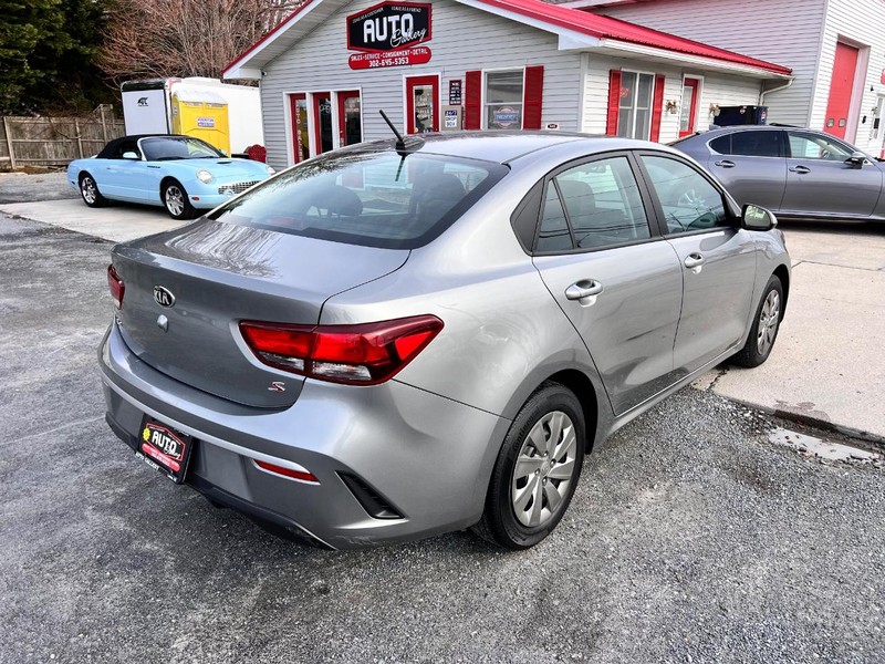 Kia Rio Vehicle Image 05