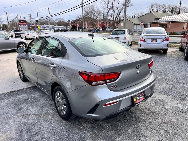 Kia Rio Vehicle Image 07