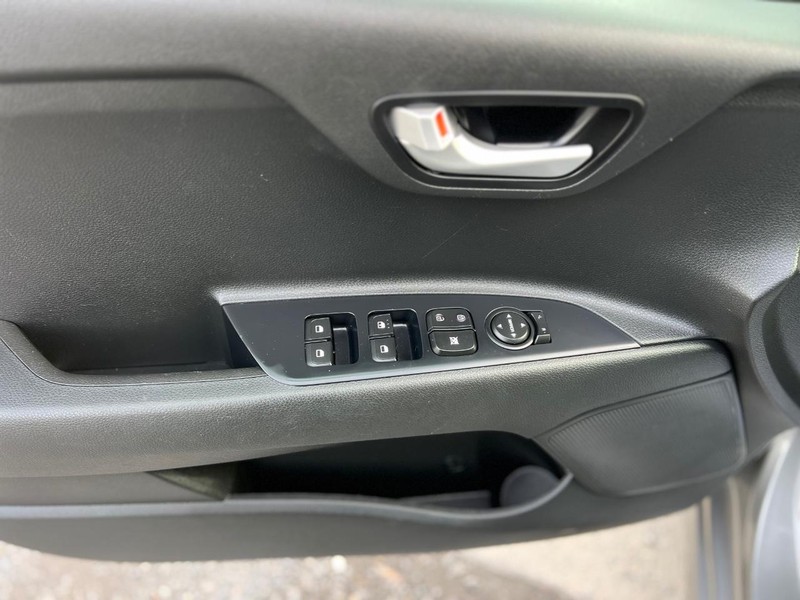 Kia Rio Vehicle Image 09