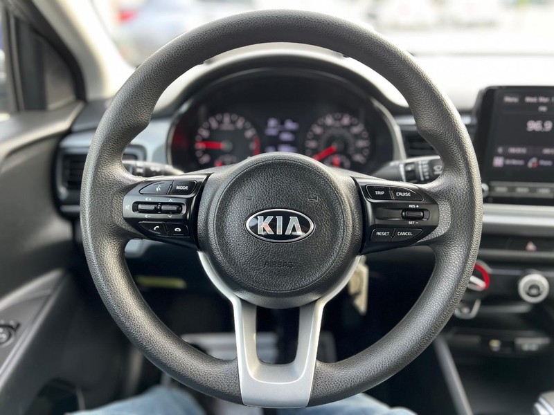 Kia Rio Vehicle Image 10